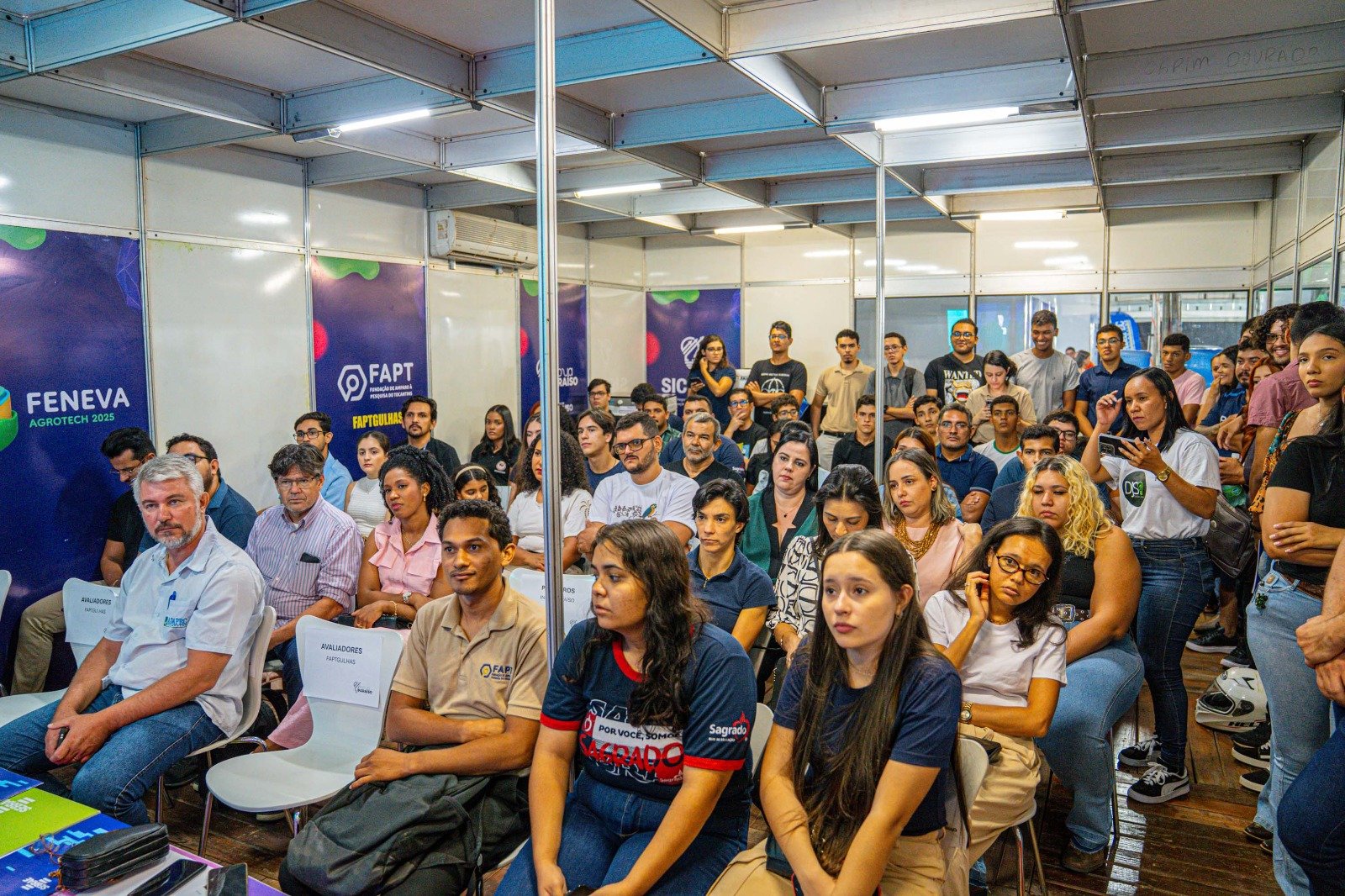 GRANDE FINAL: FENEVA 2025 se Despede Hoje com Painel de Sucesso EVOLVE e Shows de Encerramento