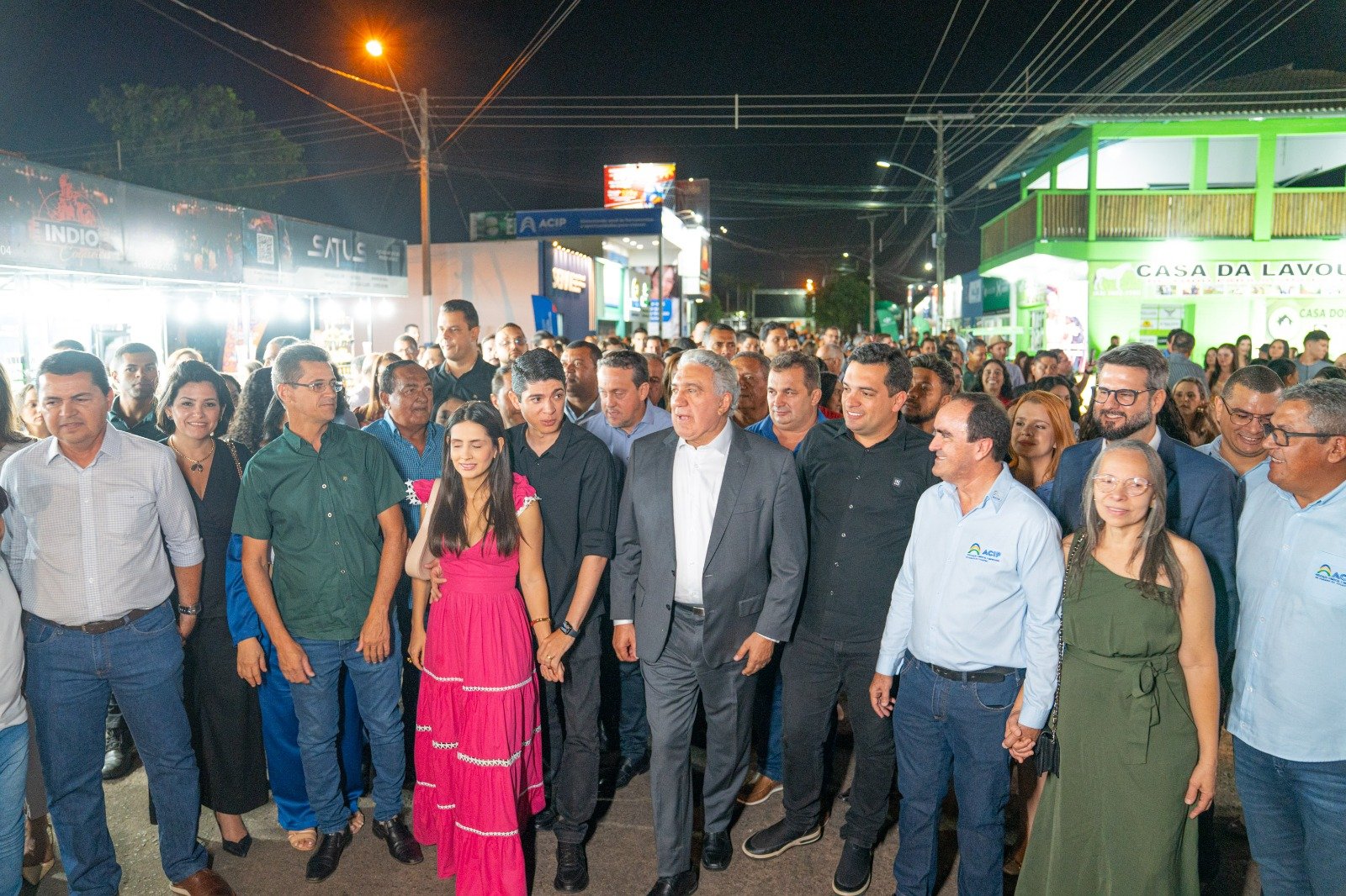Com Presença de Governador e Prefeito, FENEVA 2025 tem Abertura Histórica e Coroa Miss de Pium